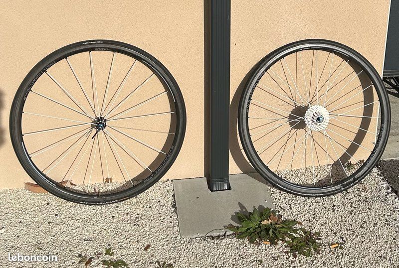 Paire de roue carbones évolution way Équipements vélos