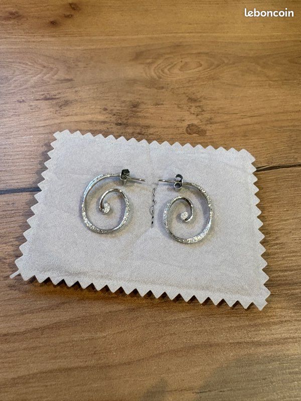 Boucles D'oreilles Clous Ronds AVON 2001 - Zirconium Cubique (CZ) Argenté, Occasion