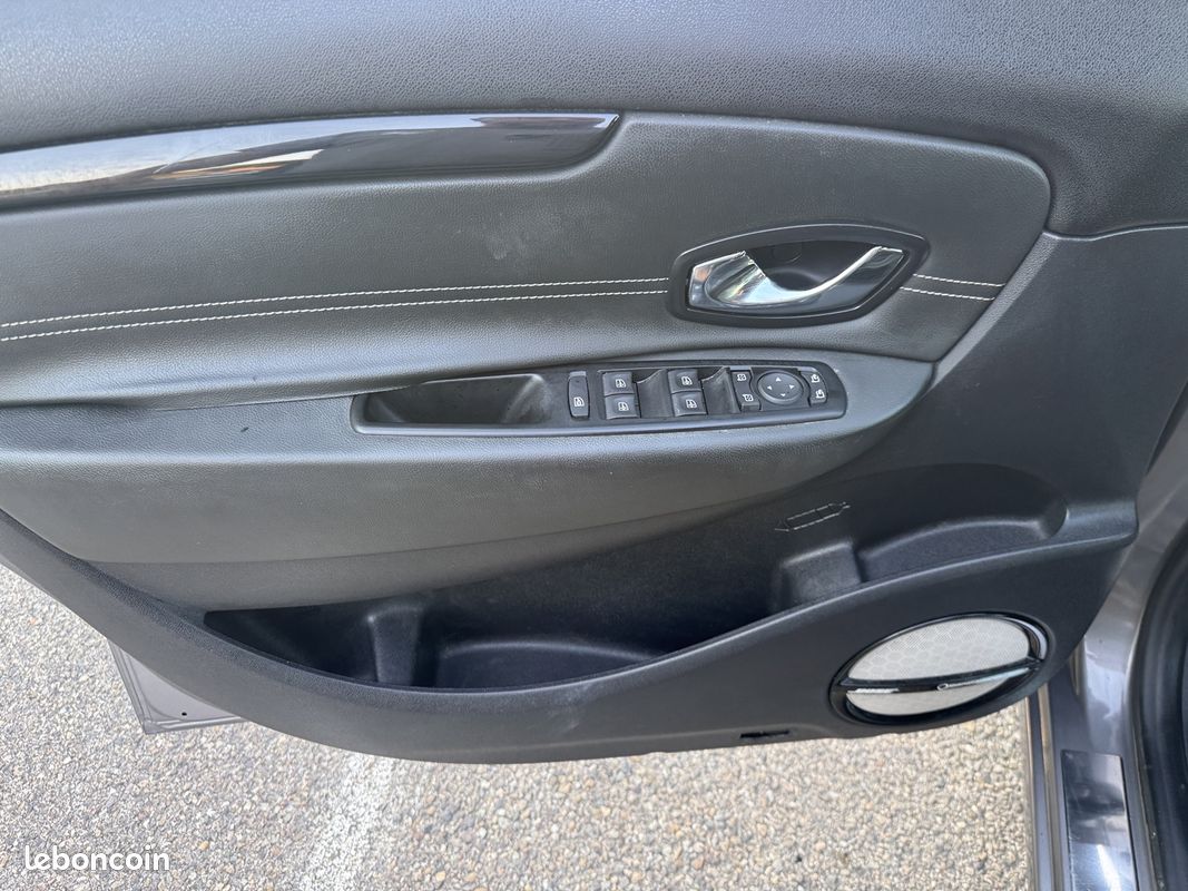 Renault SCENIC III 1.5 DCI 110CH BOSE 2015 EDC (image 21)