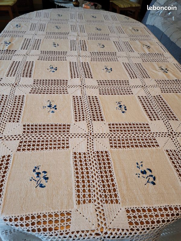 Nappe en lin bio et brodée main (image 2)