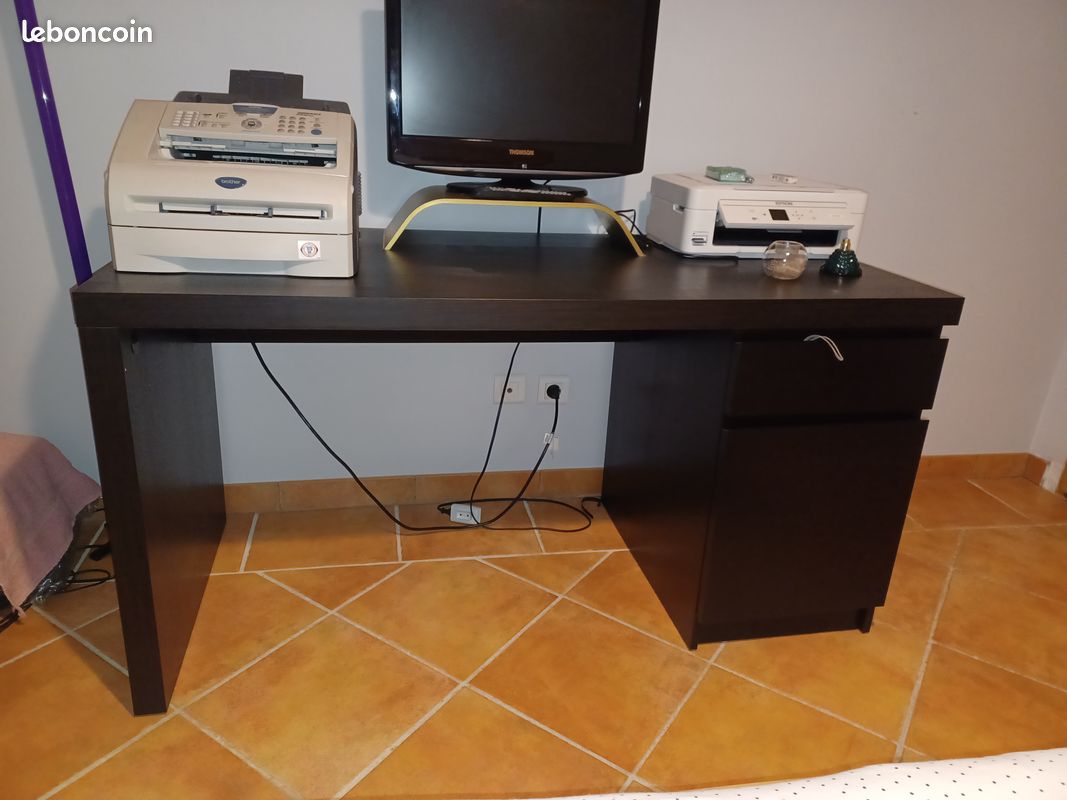Bureau (image 1)