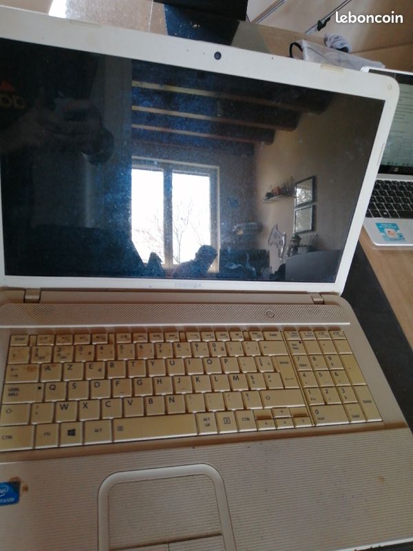 Toshiba (image 1)