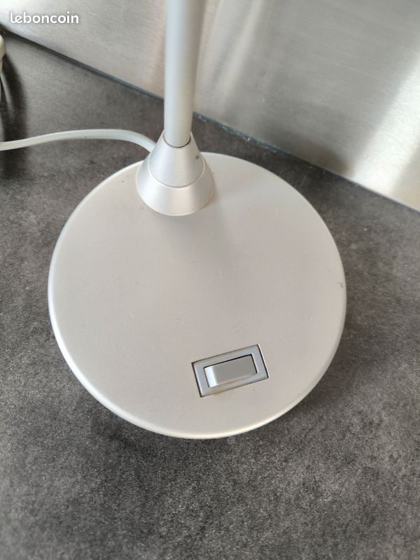 Lampe de bureau grise (image 3)