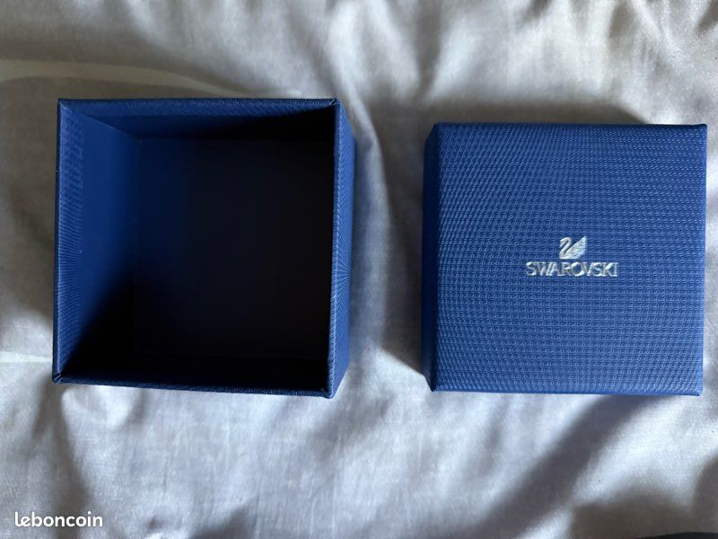 Boite Swarovski bleue état neuf (image 1)