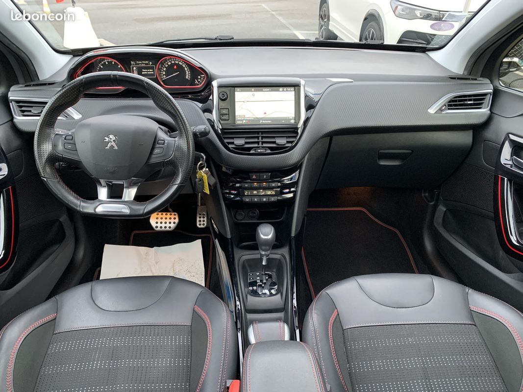PEUGEOT 2008 1.2 PureTech 110ch S&S EAT6 GT Line (image 8)