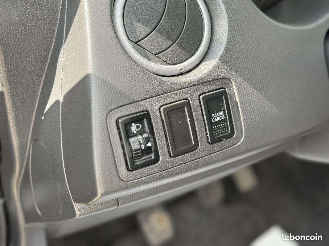 Suzuki Swift 1.3 DDiS 75 GL - Clim - 1ère main - Révisée & Garantie 6 mois (image 25)