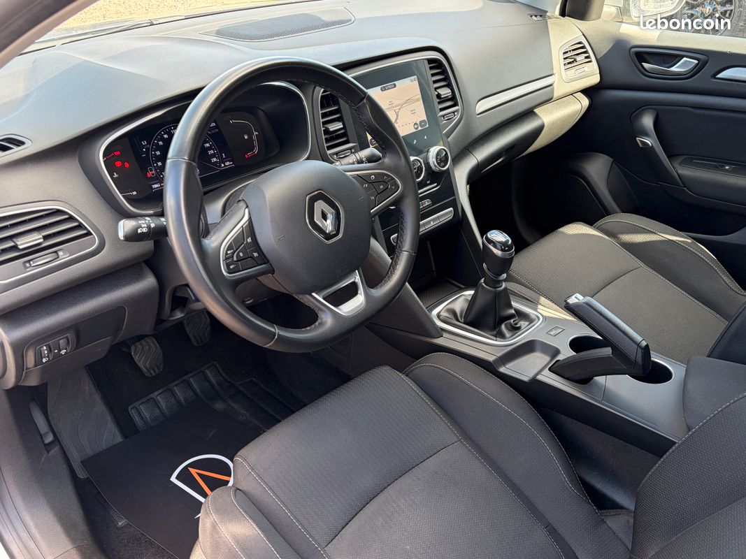 Renault Megane IV Blue dCi 115ch Business LEDS / CarPlay / GPS / Accès mains libres 70.000 km 2021 (image 4)