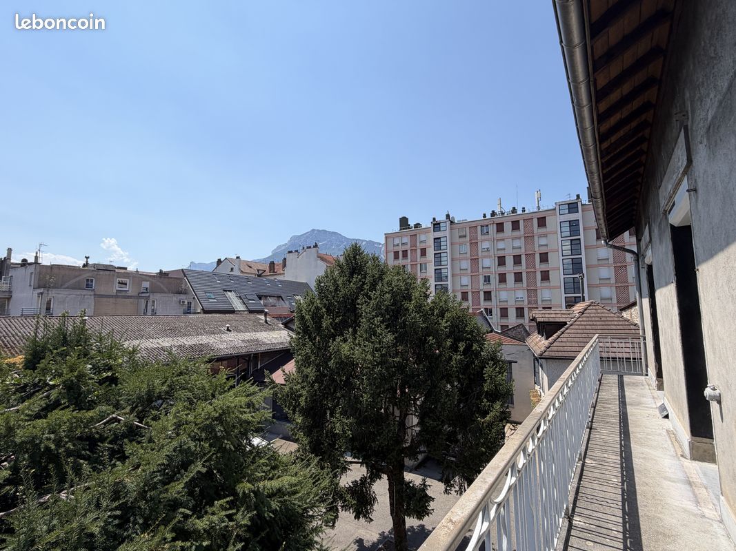 Appartement 3 pièces 74 m² · à Grenoble · 74 m² · 1 020 €