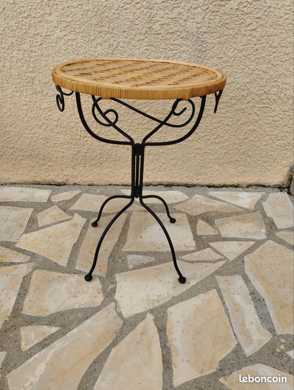 Guéridon fer et osier tressé Diamètre 45 cm, hauteur 63cm (image 1)
