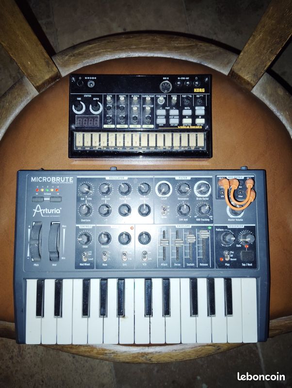 Synthé Microbrute Arturia + Mini boîte à rythmes Volca Beats (image 1)