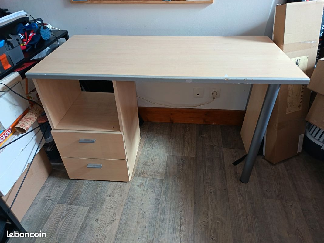 Petit Bureau (image 1)