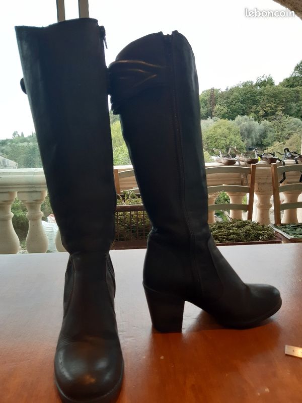 Bottes en cuir noir neuve taille 36 (image 1)