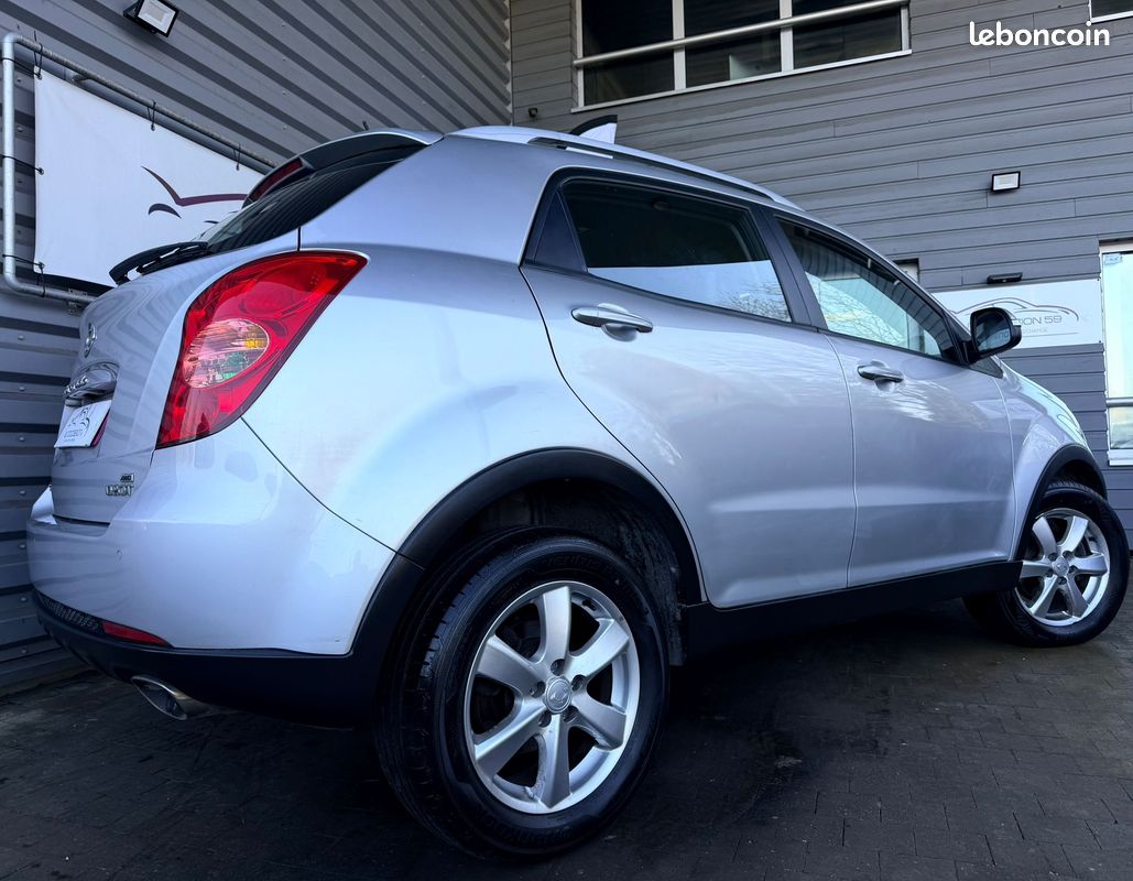 Ssanggyong Korando 2.0 / 4X4 / 150ch / Premier propriétaire / Siege chauffant / Vitre electrique / Bluetooth ... (image 3)