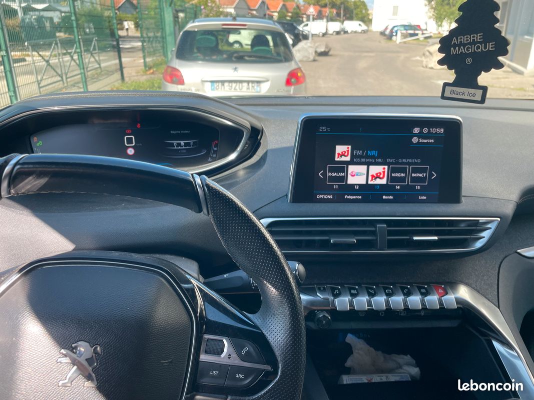 Peugeot 3008 GT Line noir 5 porte très bonne état (image 3)