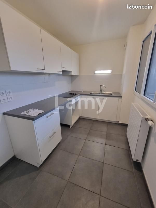 Appartement 2 pièces 49 m² · à Vénissieux · 49 m² · 813 €