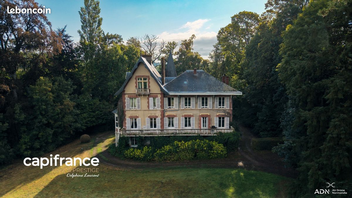 Maison 12 pièces 420 m² · à Cresseveuille · 420 m² · 1 575 000 €