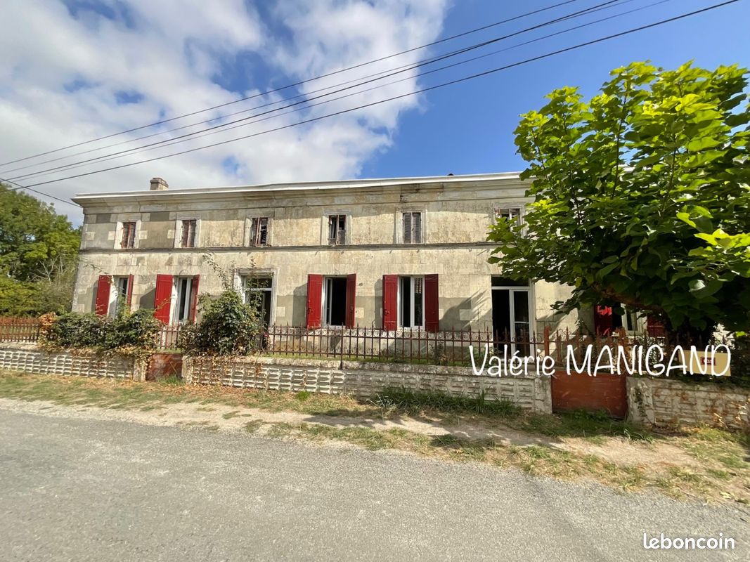 Maison 6 pièces 240 m² · à Val-de-Livenne · 240 m² · 162 000 €