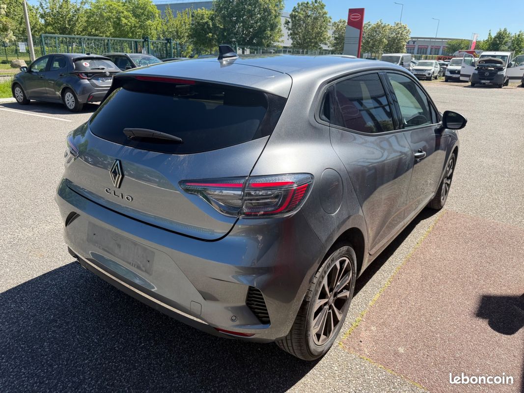 RENAULT CLIO V NOUVELLE TCe 100 LPG (GAZ) + Essence Techno + Full Options Caméra 360 LED / PRIX HT VENTE EXPORT ALGÉRIE MA (image 23)