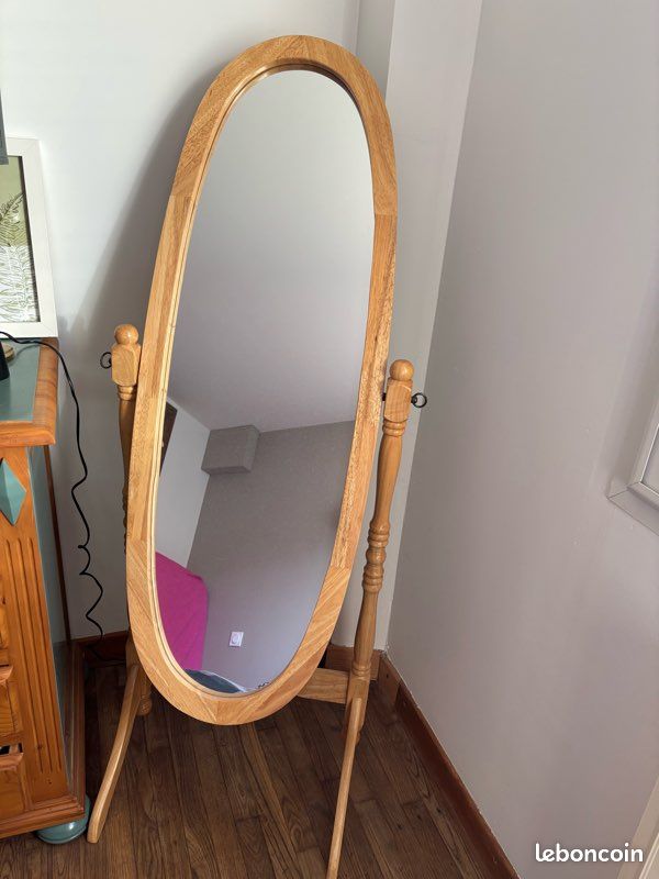 Miroir sur pied (image 1)
