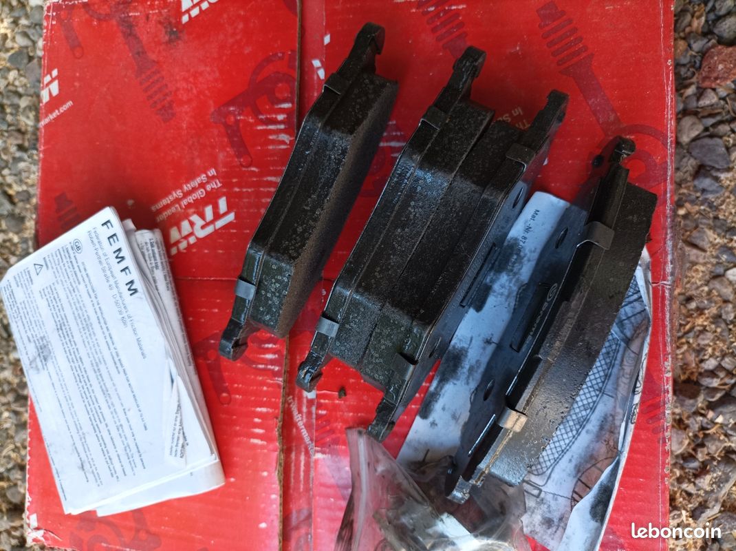 Disques et plaquettes neufs Peugeot 206 (image 3)