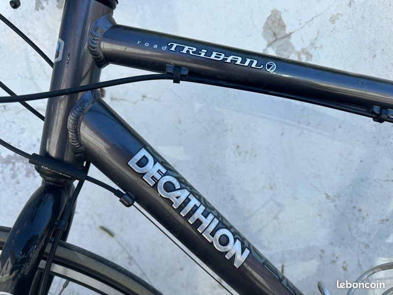 Titre : Vélo Decathlon Triban Road 7 – guidon plat – frein à disque – à réviser (image 3)