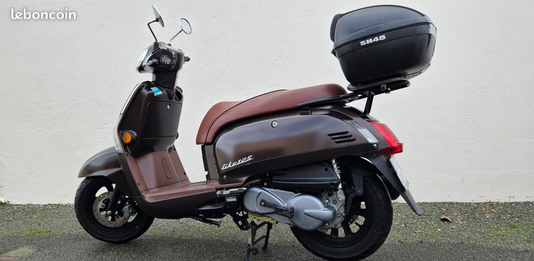 Vente d'occasion scooter 125cc KYMCO Like type vespa - Vente et location de  deux-roues sur Hyères - AMOTOS