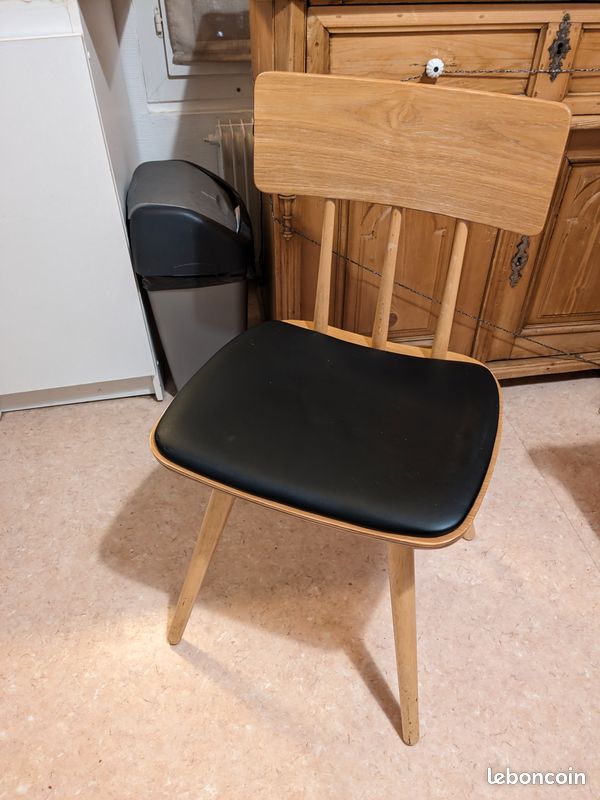 Lot de deux chaises en bois MADE (image 1)