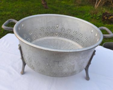 Passoire Ancienne Trois Pieds En Aluminium - Ustensile De Cuisine Vintage, Argenté, Occasion