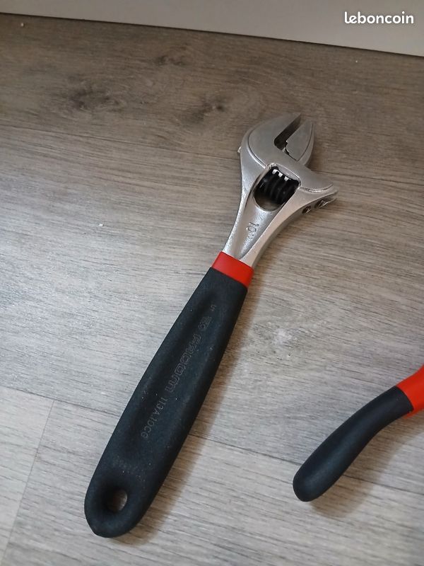 Lot D'outils Facom – Pinces + Clés à Molette, Occasion