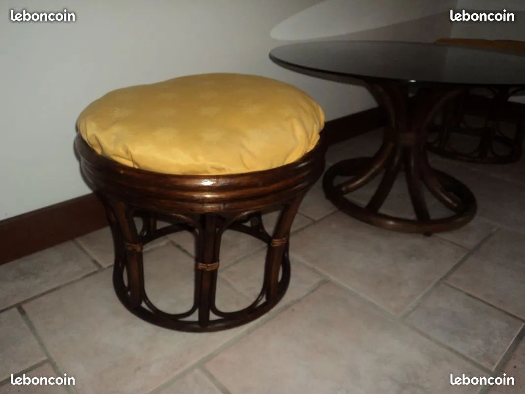 Table et pouf en rotin (image 2)