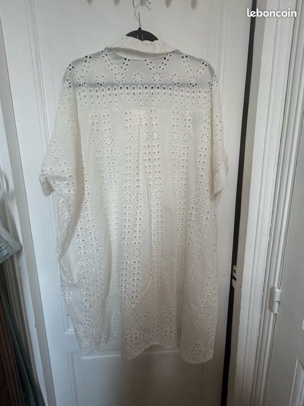 Chemise longue coupe liquette -blanc cassé - coton, broderies anglaises, sequins - TU jusqu’au 52 - neuve (image 8)
