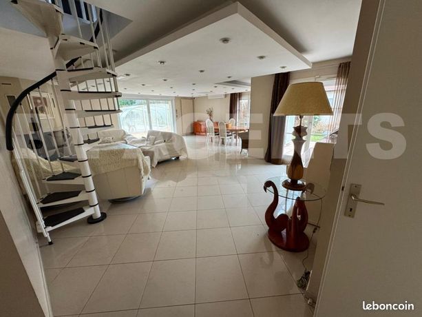 Maison 9 pièces 205 m²
