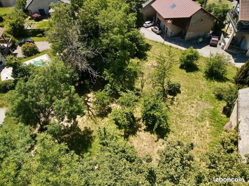 Terrain 1 000 m² Marlioz · 295 000 €