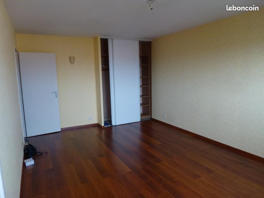 Appartement 1 pièce 30 m² · à Guyancourt · 30 m² · 660 €/mois