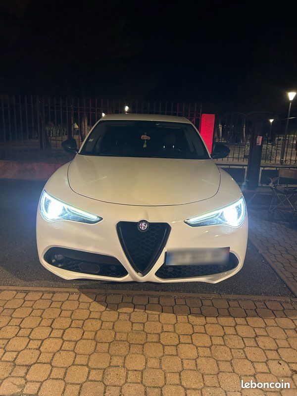 Alfa Romeo Stelvio (image 1)