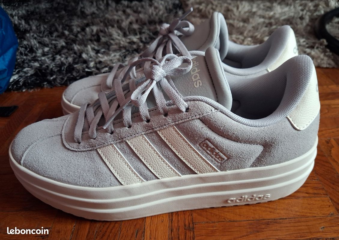 Baskets ADIDAS _ CHAUSSURES ETAT NEUF (image 2)