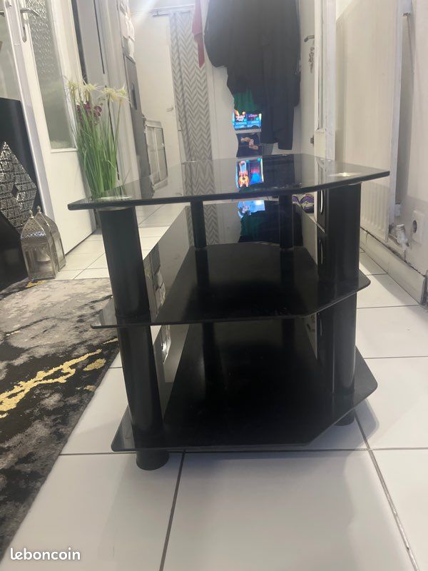 Table (image 3)