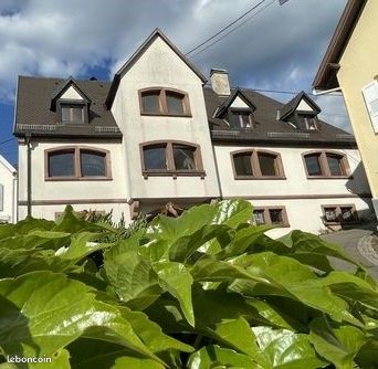 Bâtisse de caractère de 305 m² avec jardin sur 4,73 ares – Ancienne étude notariale