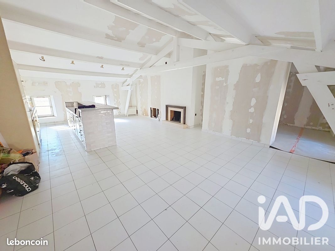 Appartement 2 pièces 79 m² · à La Rochefoucauld-en-Angoumois · 79 m² · 65 000 €