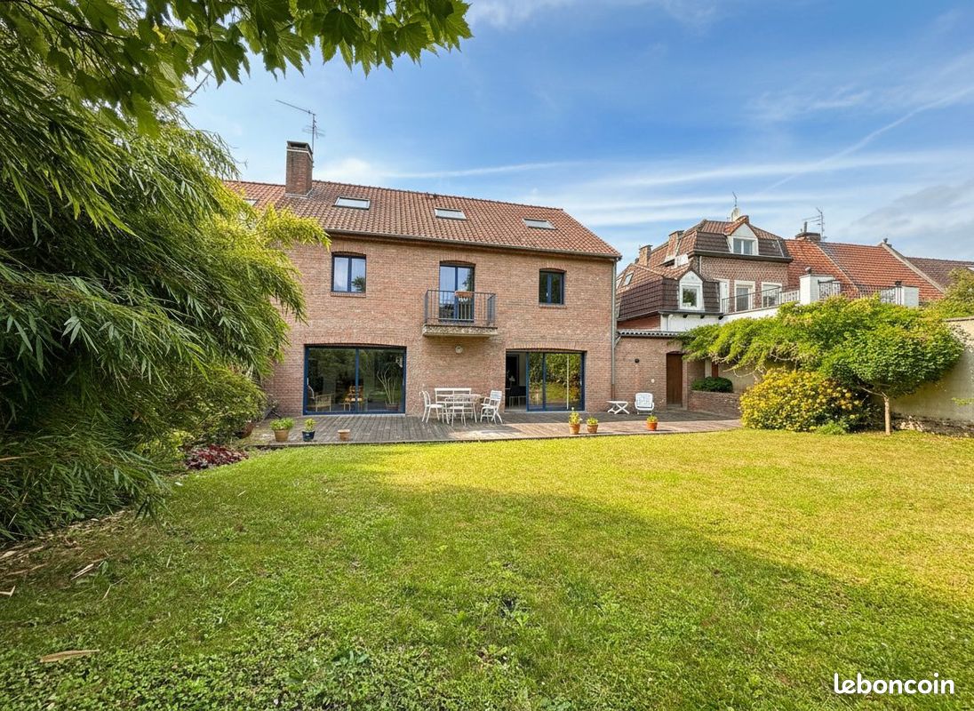 Maison 8 pièces 224 m² · à Marcq-en-Barœul · 224 m² · 939 000 €