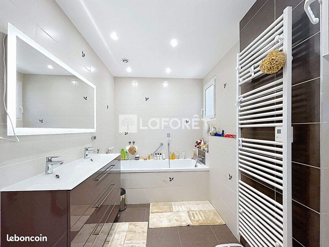 Propriété 5 pièces 220 m² (image 8)