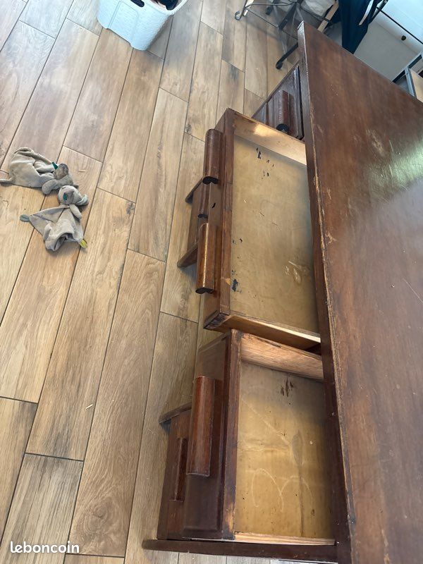 Bureau à tiroirs en bois (image 3)
