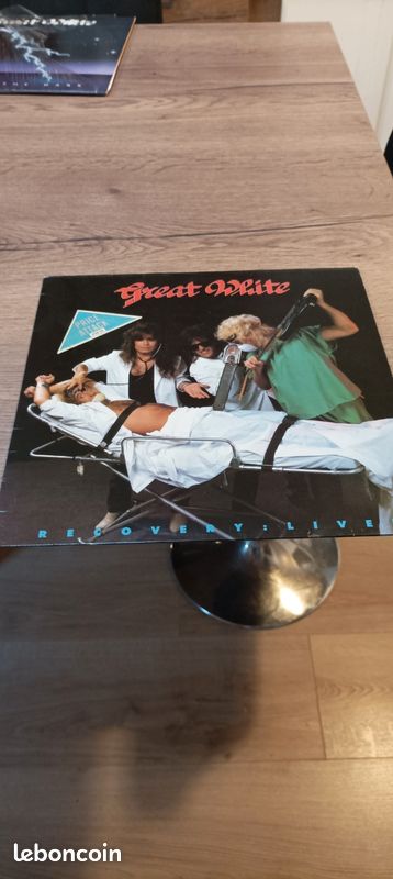 Vinyl great white (image 1)