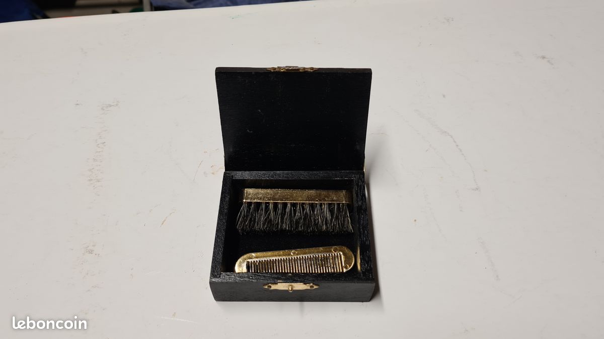 Petite boite pour l'entretien de ma moustache (image 4)