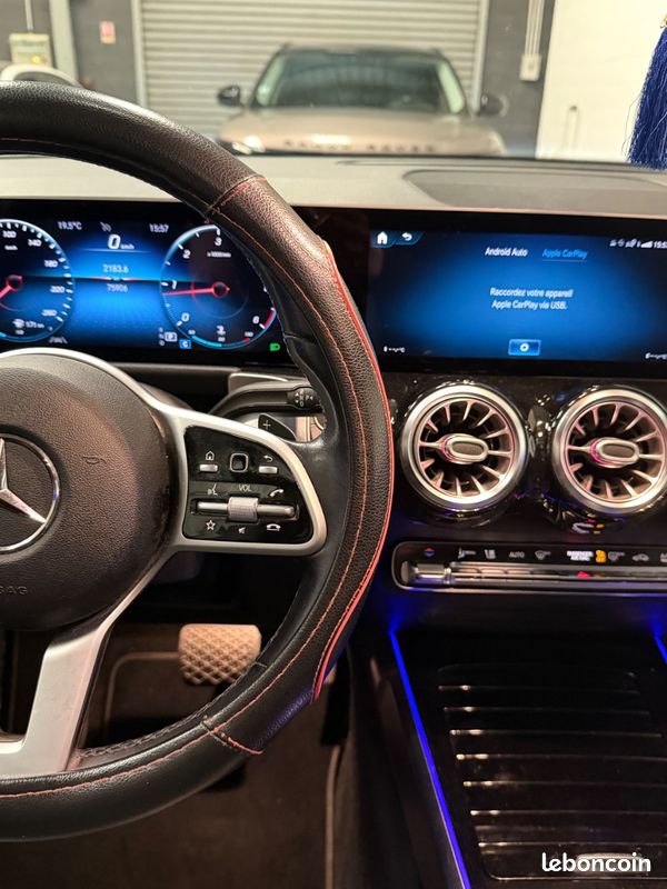Mercedes GLB 200 d 8DCT / TOIT OUVRANT PANO / SIEGES CHAUFFANTS AV / GRAND ECRAN / CAMERA RECUL / 7 PLACES (image 15)