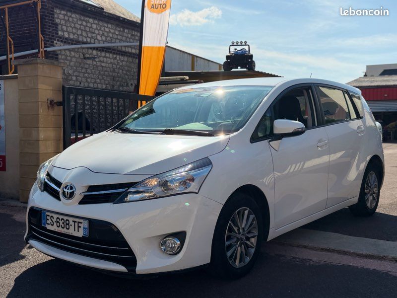 Toyota Verso Monospace 1.6 D-4D 112CV Phase 2 CT OK 162000KM garantie 6 mois (image 8)