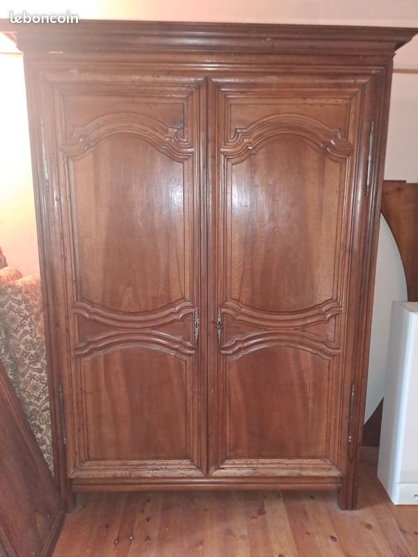 Armoire en noyer, époque (image 1)