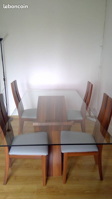 Table en verre et ses 4 chaises (image 1)