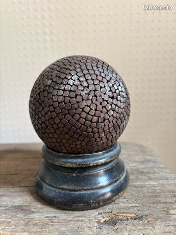 Ancienne Boule Lyonnaise Cloutée - Fabrication Française (bon état)