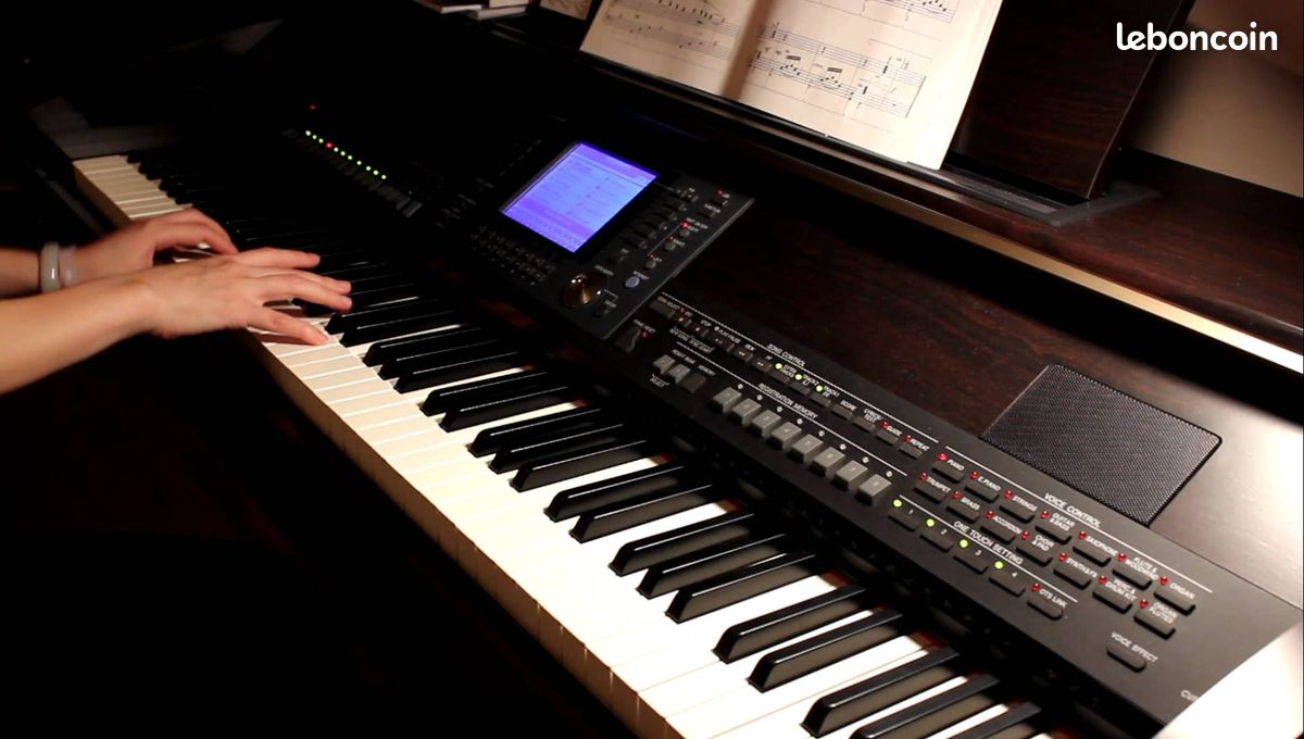 Piano numérique Yamaha Clavinova CVP-503 (image 3)